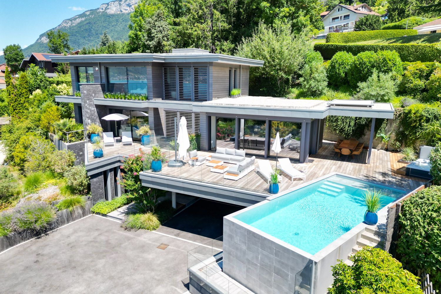 Villa Lumière Chavoire Annecy: 5-Bedroom Lakefront Villa with Infinity Pool and Mountain Vi
