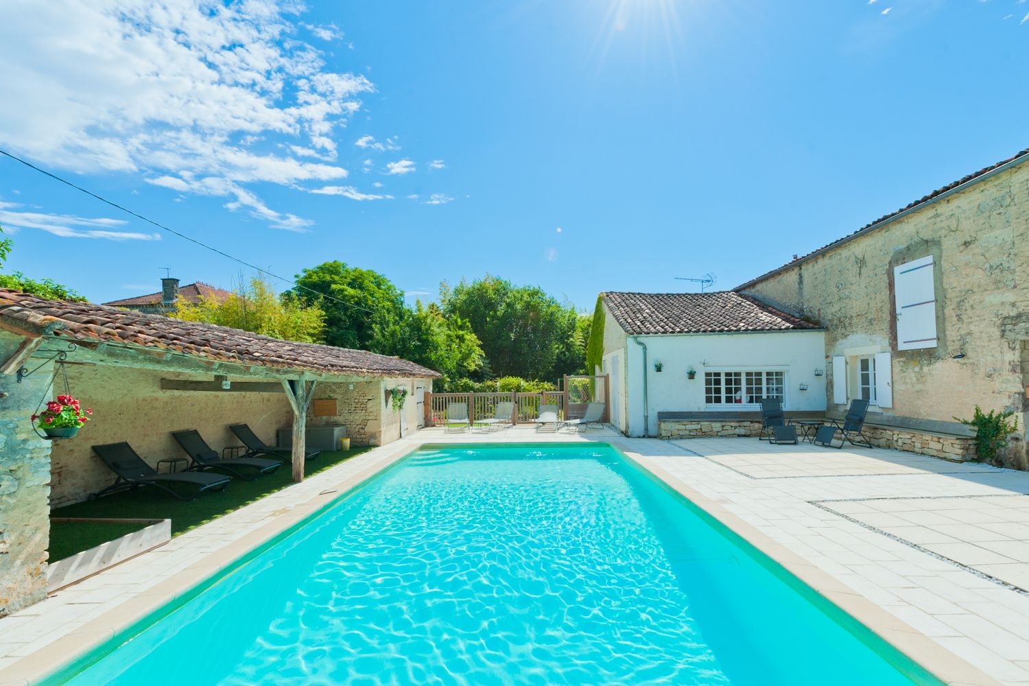 Villa Lumière Joutard Aquitaine: 5-Bedroom Villa with Heated Pool and Spa in Rural Aquitaine,