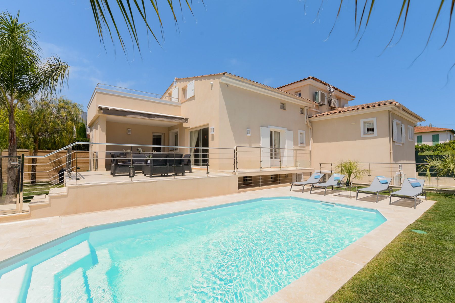 Villa Lumière Mougins Cannes: 4-Bedroom Villa with Heated Pool Near Beach on the French Ri