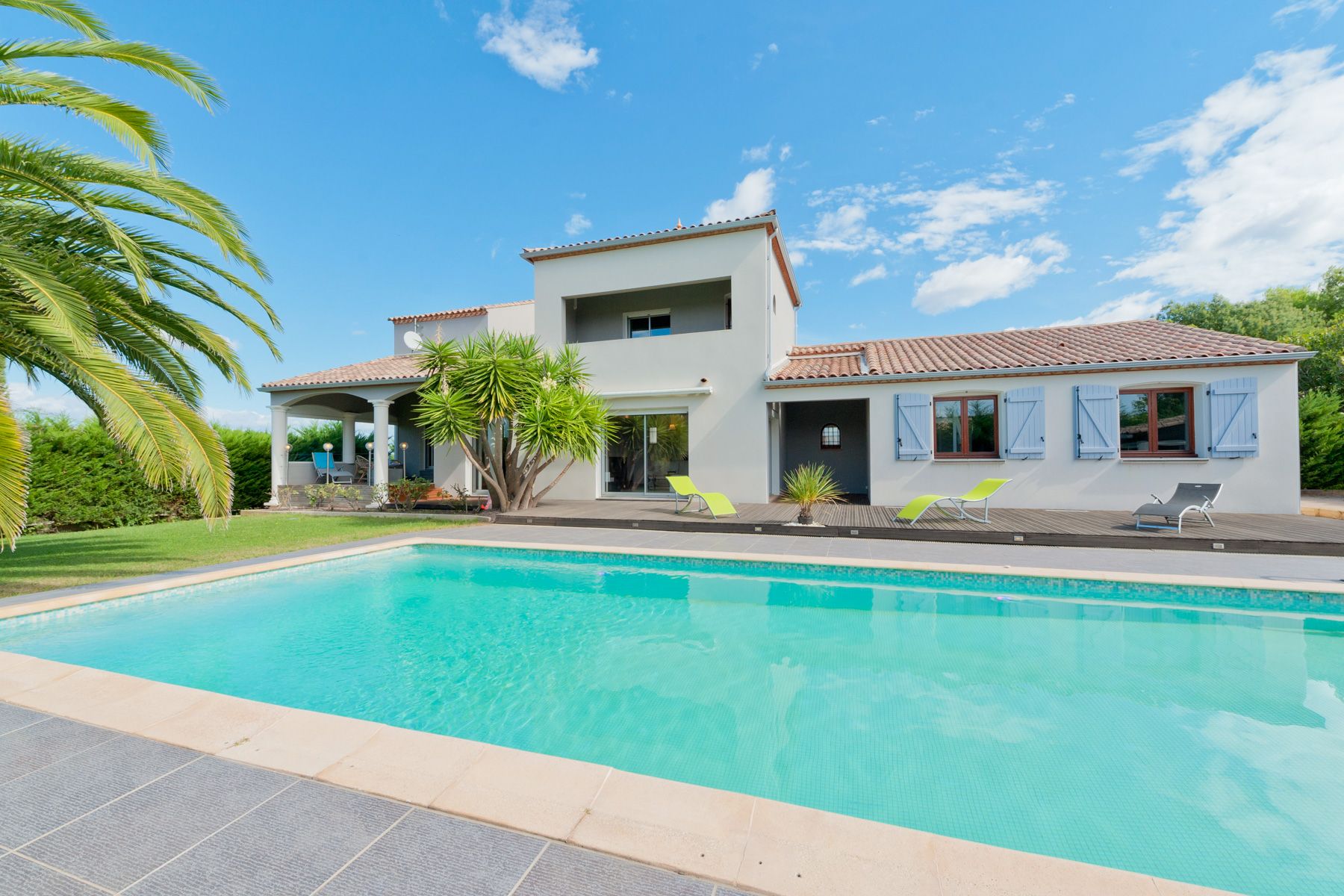 Villa Lumière Signado Languedoc: 6-Bedroom Villa with Heated Pool and Spa Near Languedoc Beac