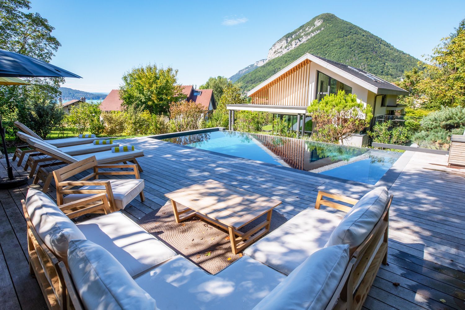 Villa Lumière Talloires Annecy: 4-Bedroom Villa with Infinity Pool and Lake Annecy Views in