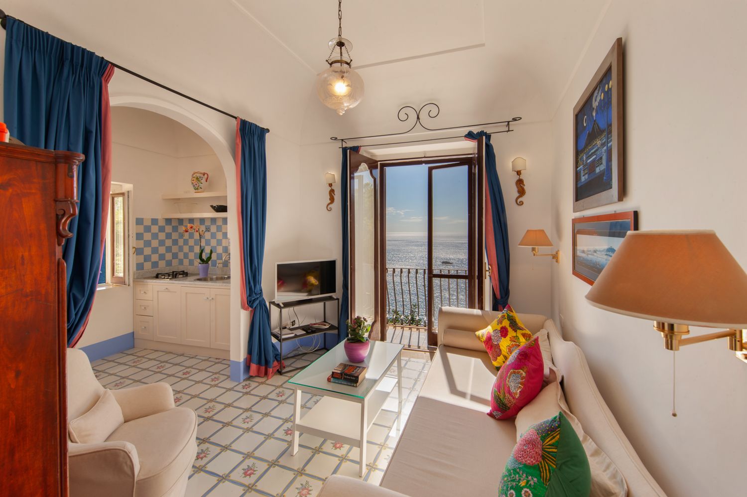 Villa Luminosa Fornillo Positano: 1-Bedroom Cliffside Retreat with Stunning Sea Views in Posit