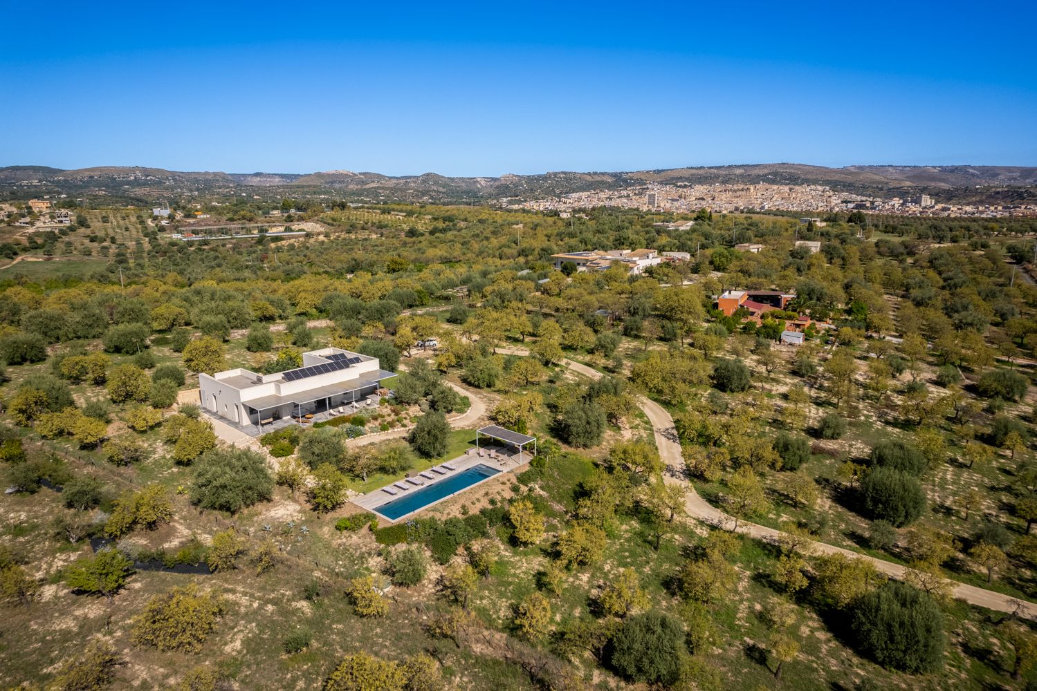Villa Luminosa Ortigia Syracuse: 4-Bedroom Villa with Spa, Olive Groves & Countryside Views n
