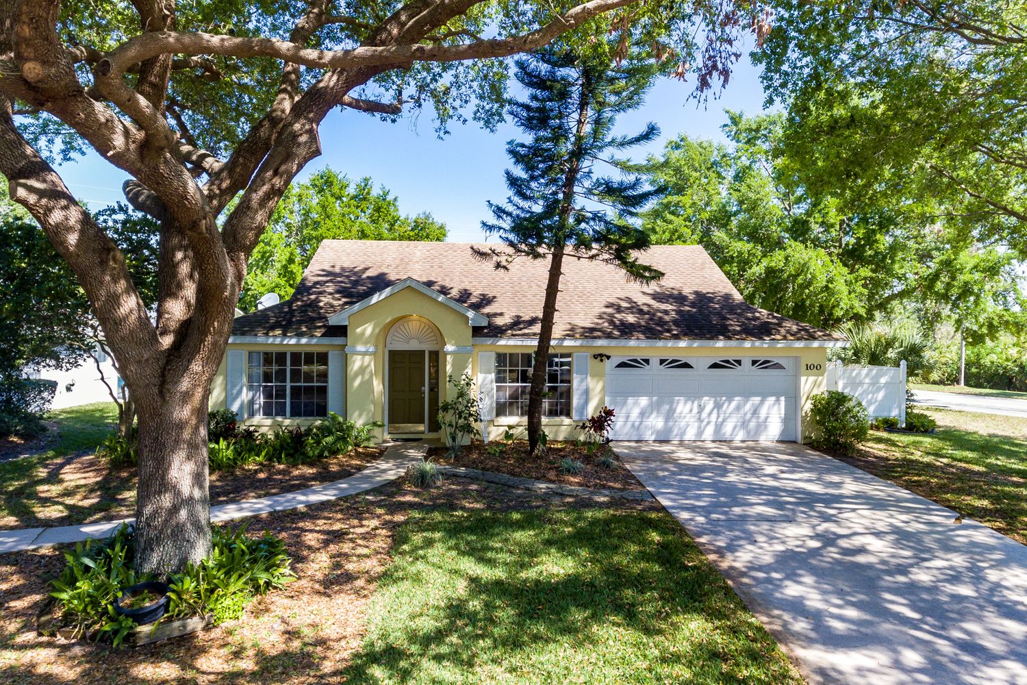 Villa Magnolia Sunridge Orlando: 3-Bedroom Heated Pool Villa in Sunridge Woods, Four Corners