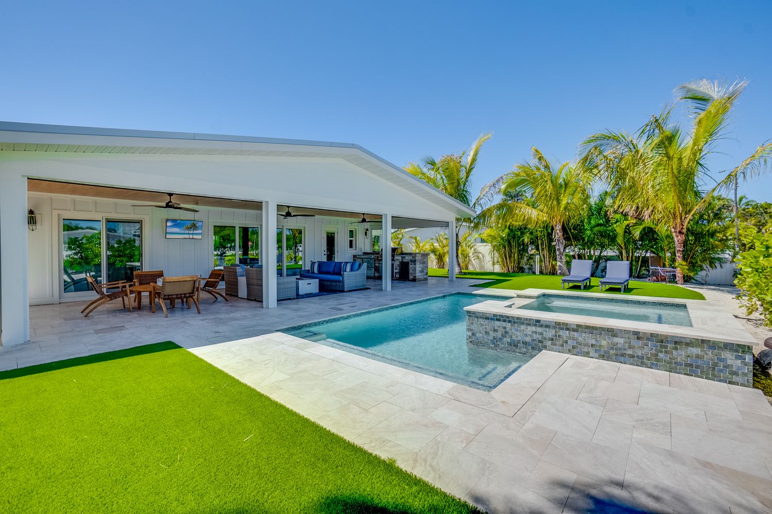 Villa Meridian Cortez Anna Maria: 3-Bedroom Heated Pool Villa on Anna Maria Island | Beachside