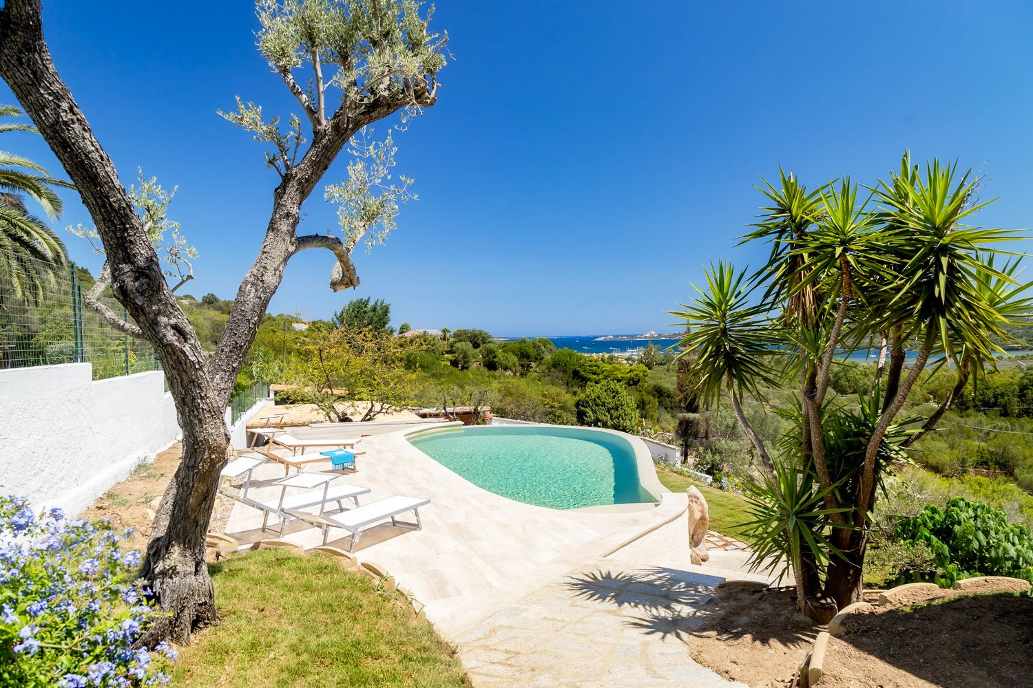 Villa Mirto Platamona Sassari: 3-Bedroom Villa with Private Pool and Spa near Costa Smerald