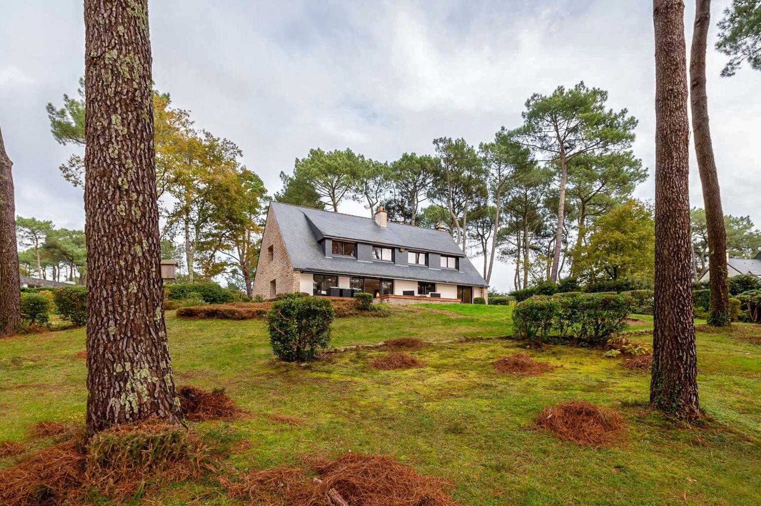 Villa Nacre Conleau Vannes: 4-Bedroom Waterside Luxury Villa Rental in Vannes, Brittany