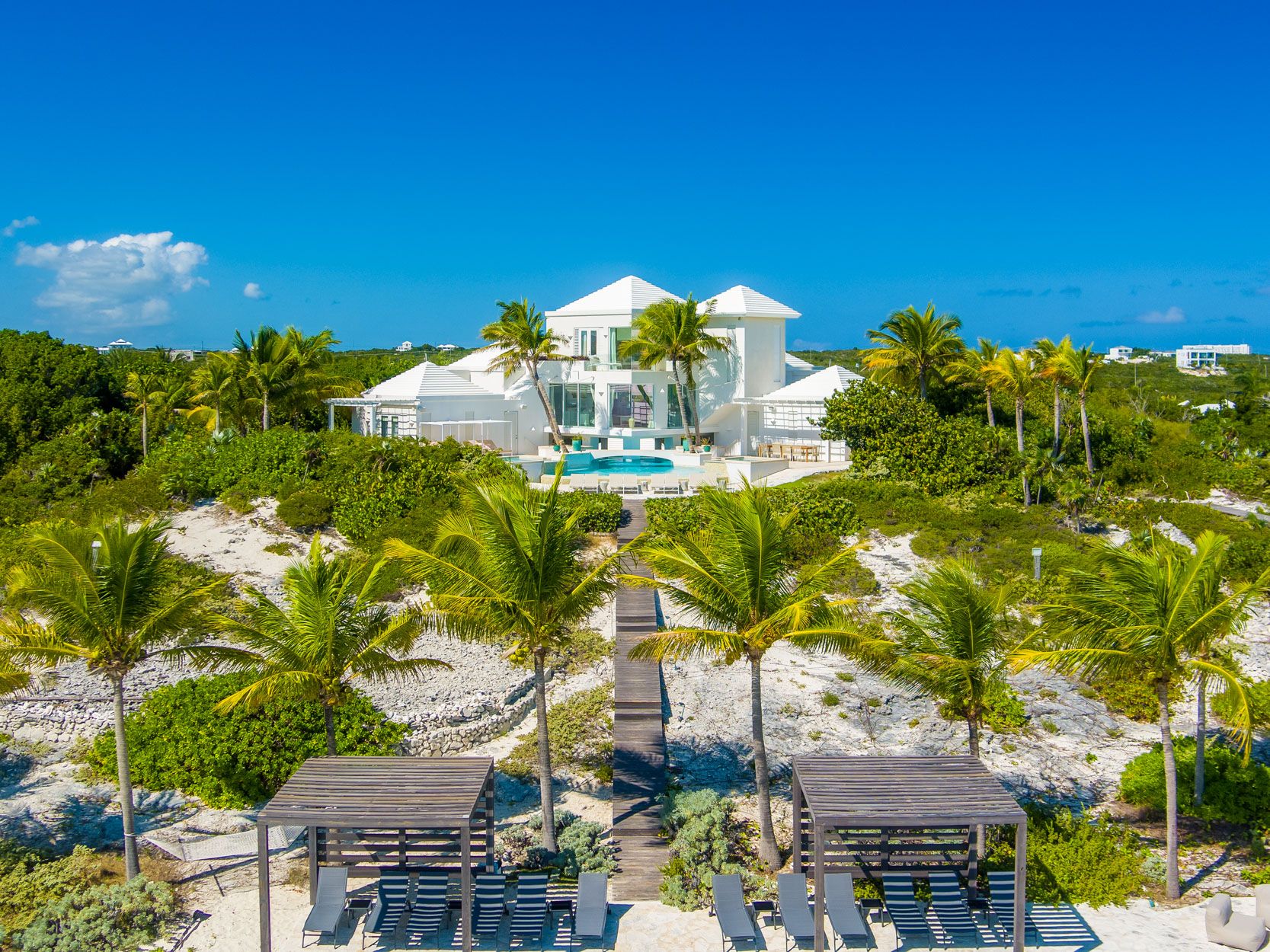 Villa Nacre Coquillage Caribbean: 8-Bedroom Beachfront Villa with Stunning Sea Views in the Ca