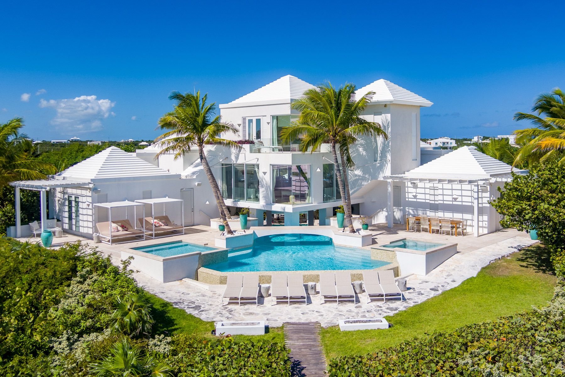 Villa Nacre Lagoon Caribbean: 13-Bedroom Beachfront Retreat with Spa and Gym in Turks and