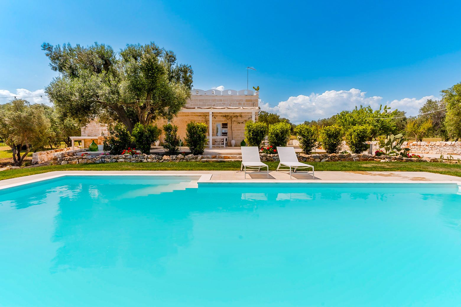Villa Oleandro Serranova Carovigno: 4-Bedroom Luxury Villa with Heated Pool and Spa in Puglia, C
