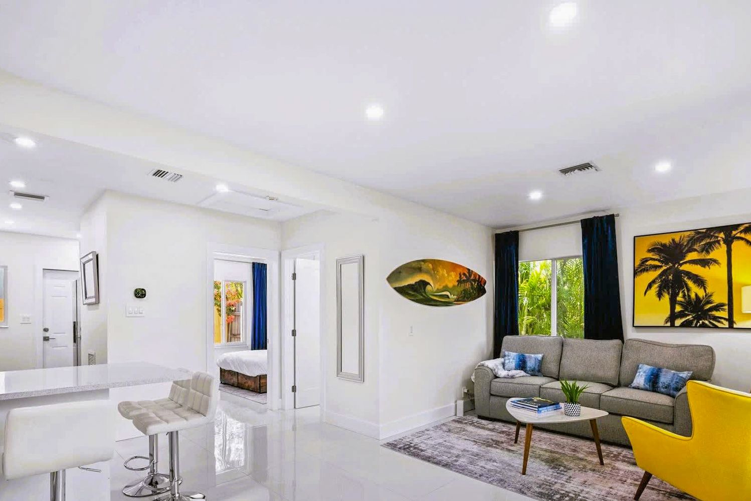 Villa Radiance Birch Fort Lauderdale

Wait, let me reconsider – Word 2 should be in local language. Fort Lauderdale is in the USA, so English is the local language.

Villa: 1-Bedroom Luxury Apartment with Spa Access in Fort Lauderdal
