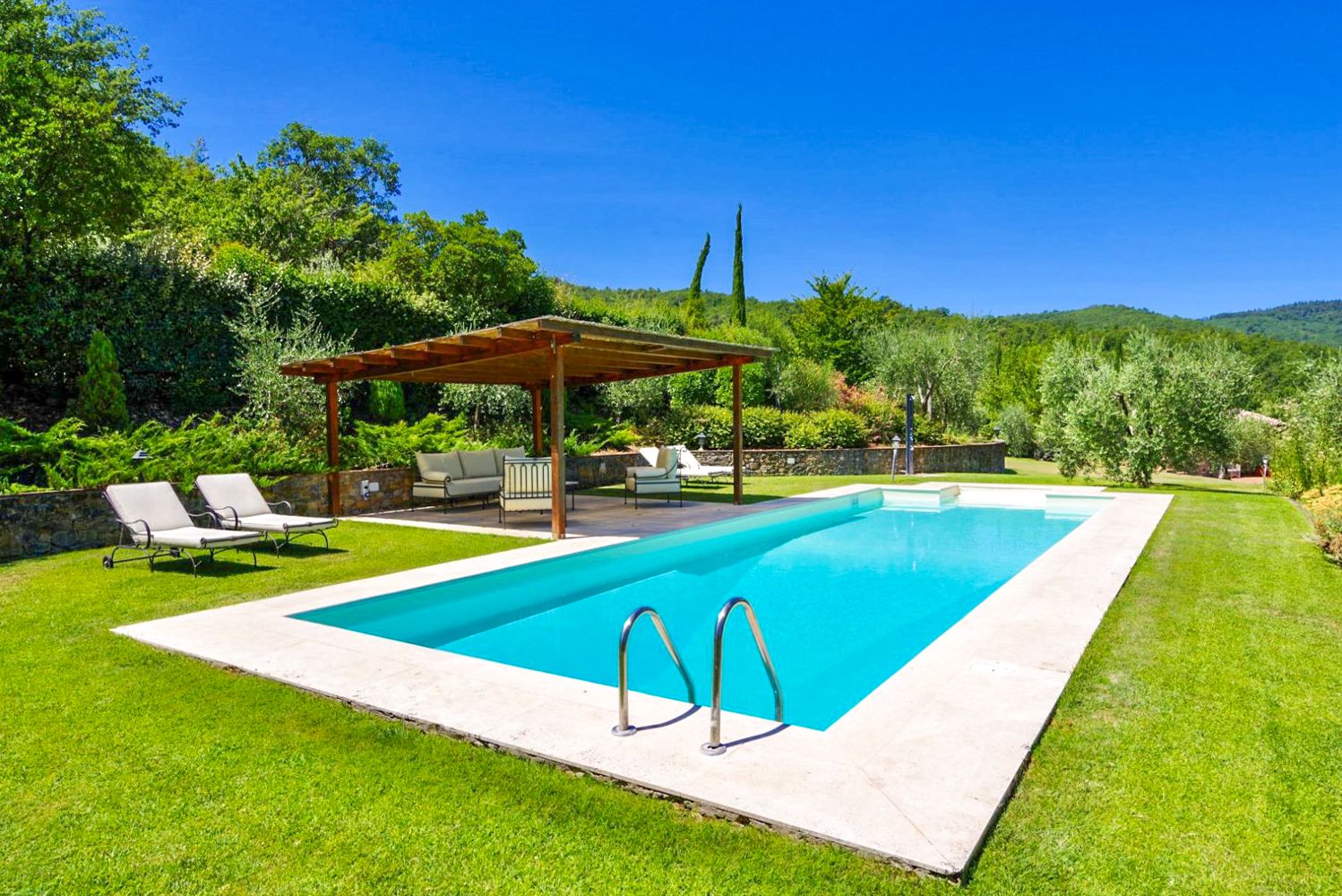 Villa Roseto Panzano Chianti: 5-Bedroom Villa with Infinity Pool and Spa in Chianti, Tusca
