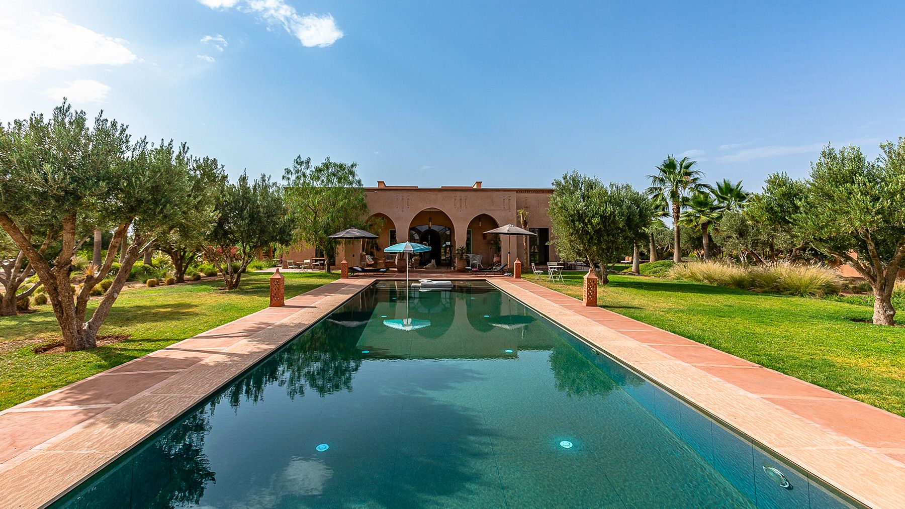 Villa Safran Belkas Marrakech: 5-Bedroom Desert-Edge Retreat with Spa and Fireplace near Ma