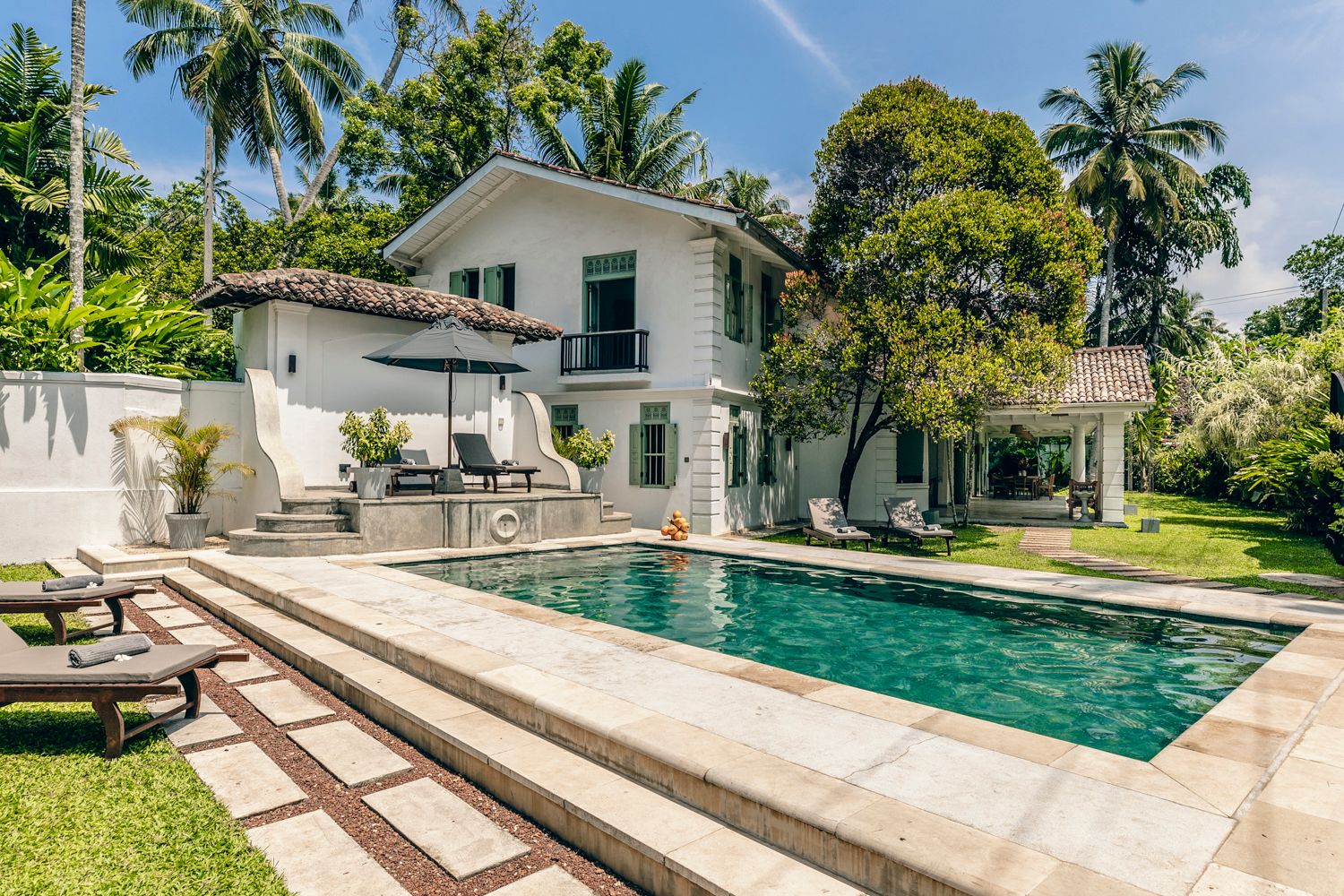 Villa Samuddra Unawatuna Lanka: 6-Bedroom Colonial-Style Villa with Tennis Court and Spa in