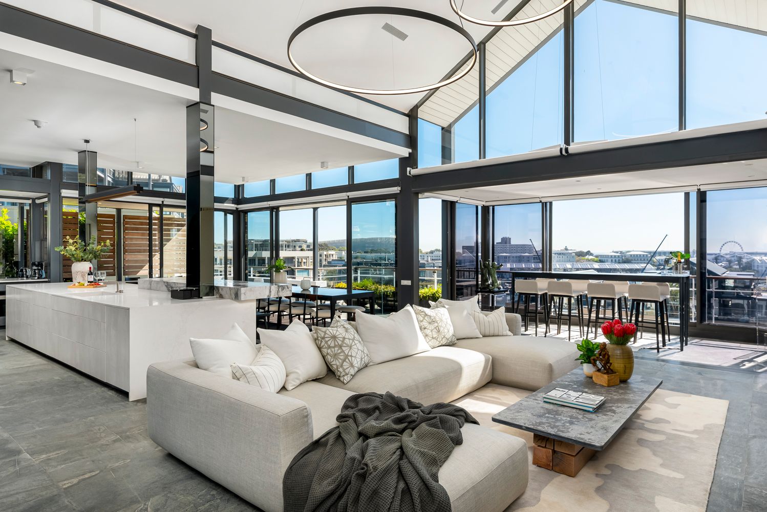 Villa Seebries Mouille Point: 2-Bedroom Waterfront Penthouse with Stunning Views in Green