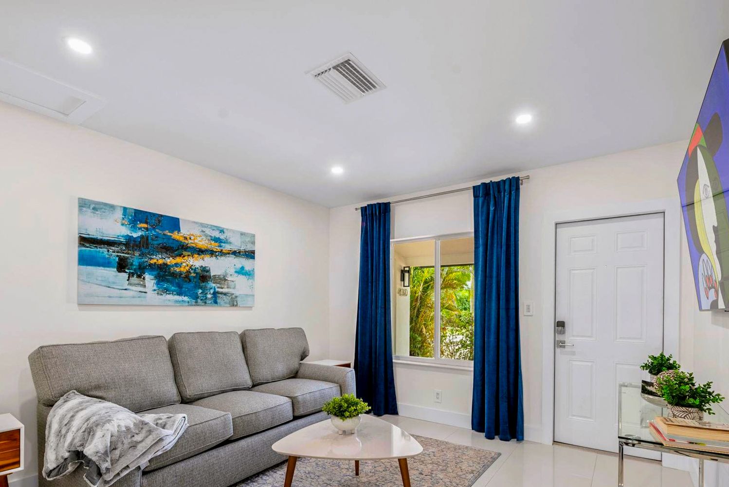 Villa Serenade Riverwalk Lauderdale: 1-Bedroom Marble-Accented Luxury Apartment Rental in Fort La