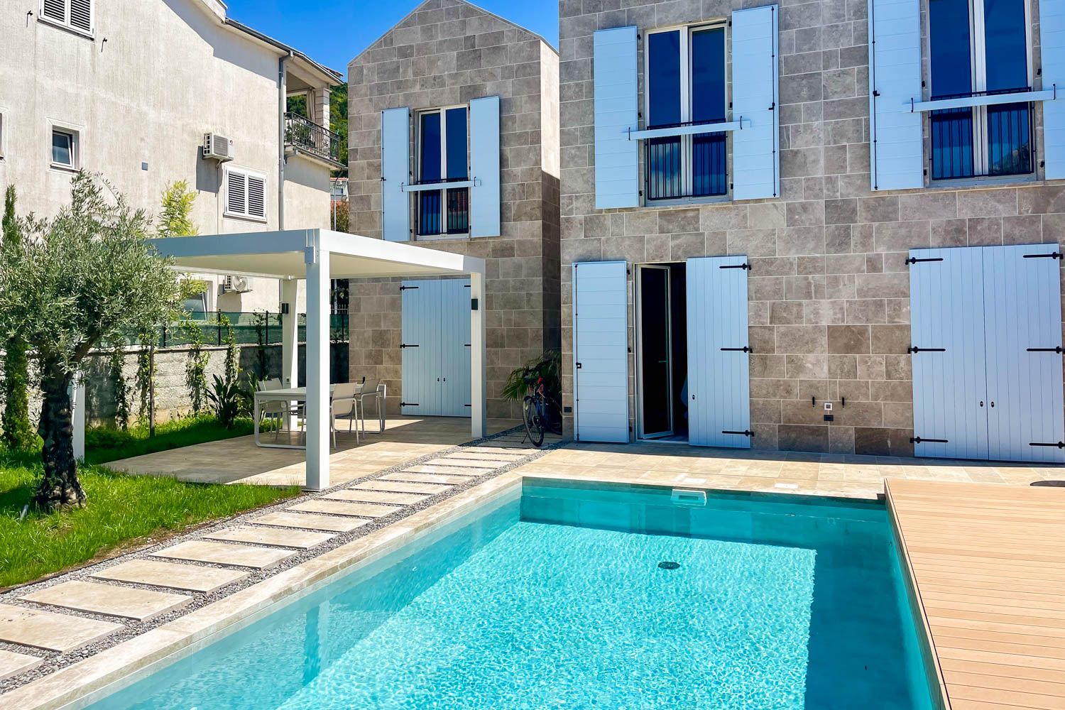 Villa Sjaj Seljanovo Tivat: 3-Bedroom Waterfront Luxury Villa Rental in Tivat with Spa a