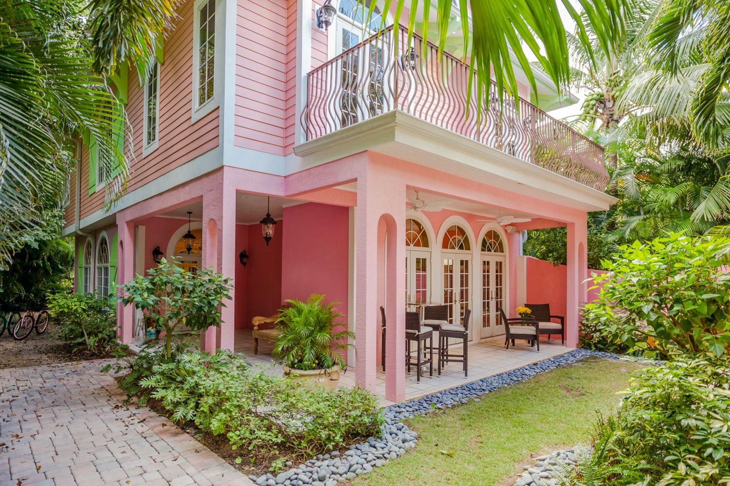 Villa Soleil Captiva Sanibel: 4-Bedroom Island Retreat with Tropical Charm in Captiva Sani