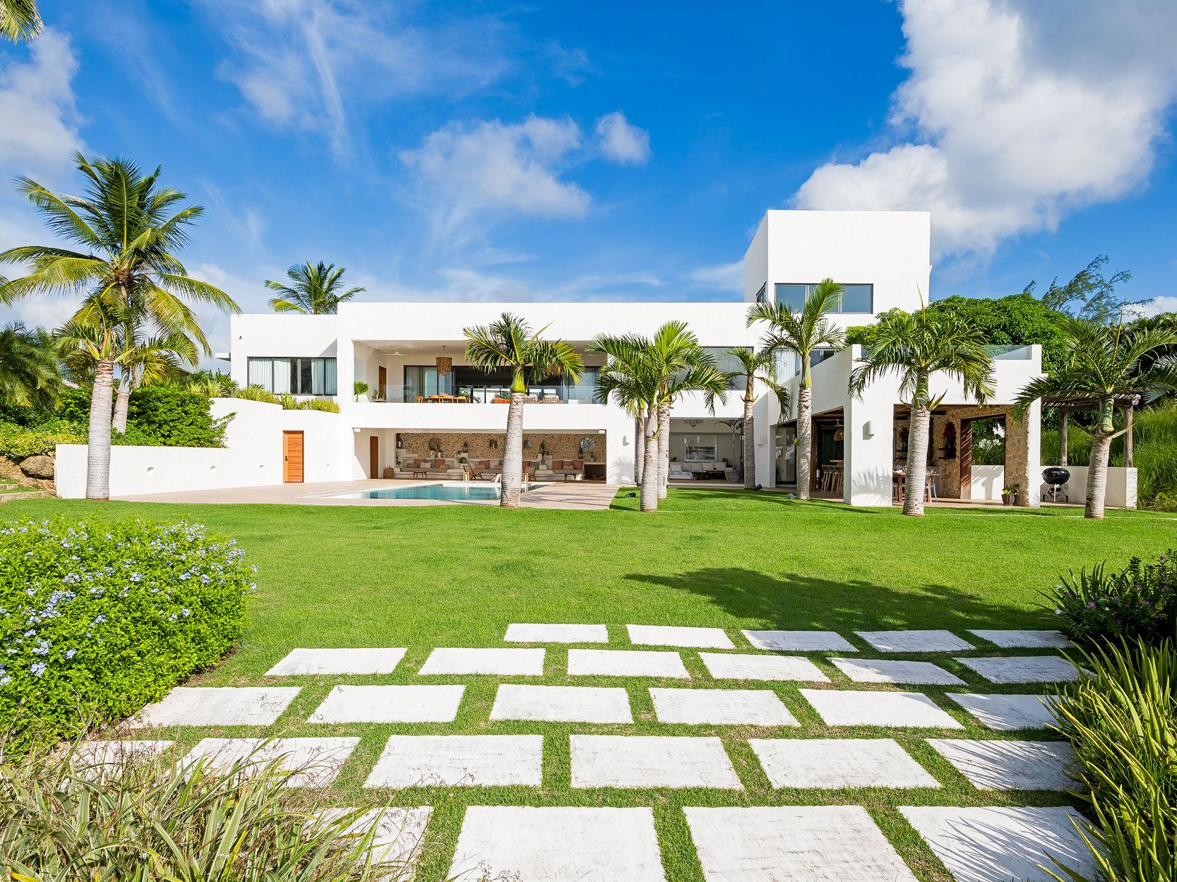 Villa Soleil Heywoods Speightstown: 4-Bedroom Beachfront Villa with Sea Views and Spa in Speight