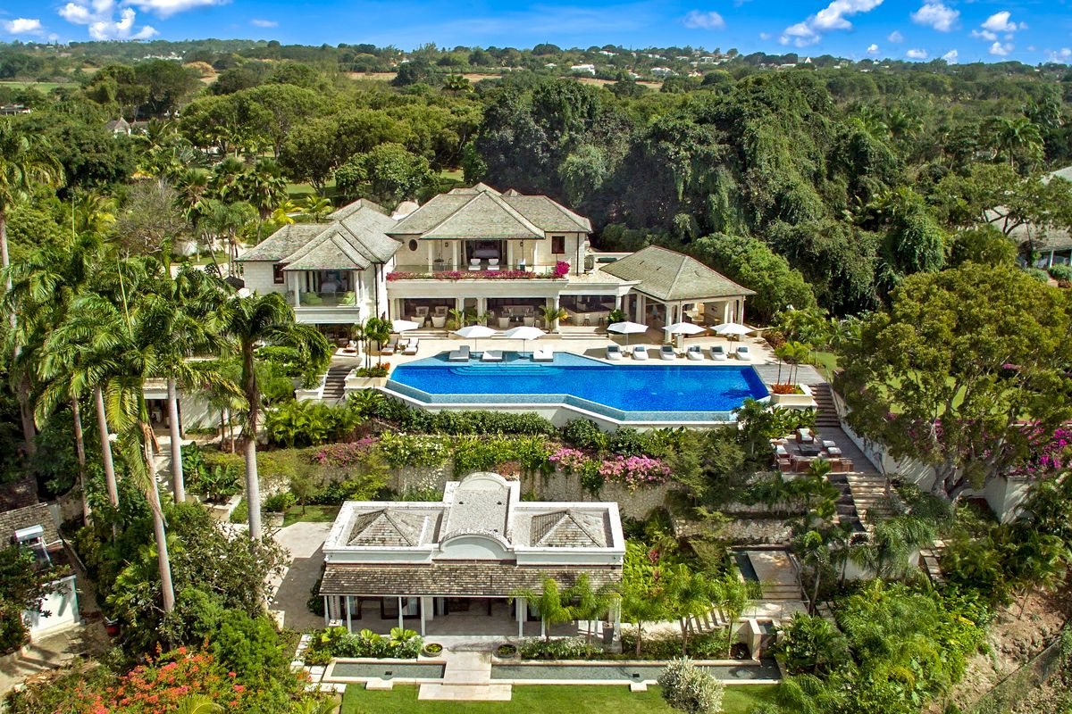Villa Soleil Holders Barbados: 11-Bedroom Beachfront Estate with Infinity Pool & Spa in San