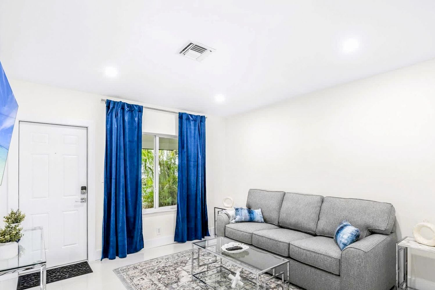 Villa Solstice Riverwalk Lauderdale: 1-Bedroom Luxury Apartment with Spa Access in Fort Lauderdal