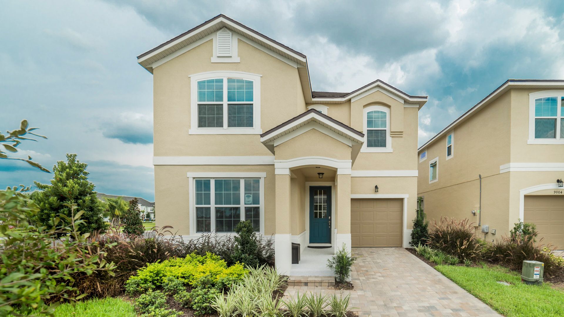 Villa Solstice Solara Kissimmee: 6 Bedroom Solara Resort Villa with Pool and Theme Park Acces