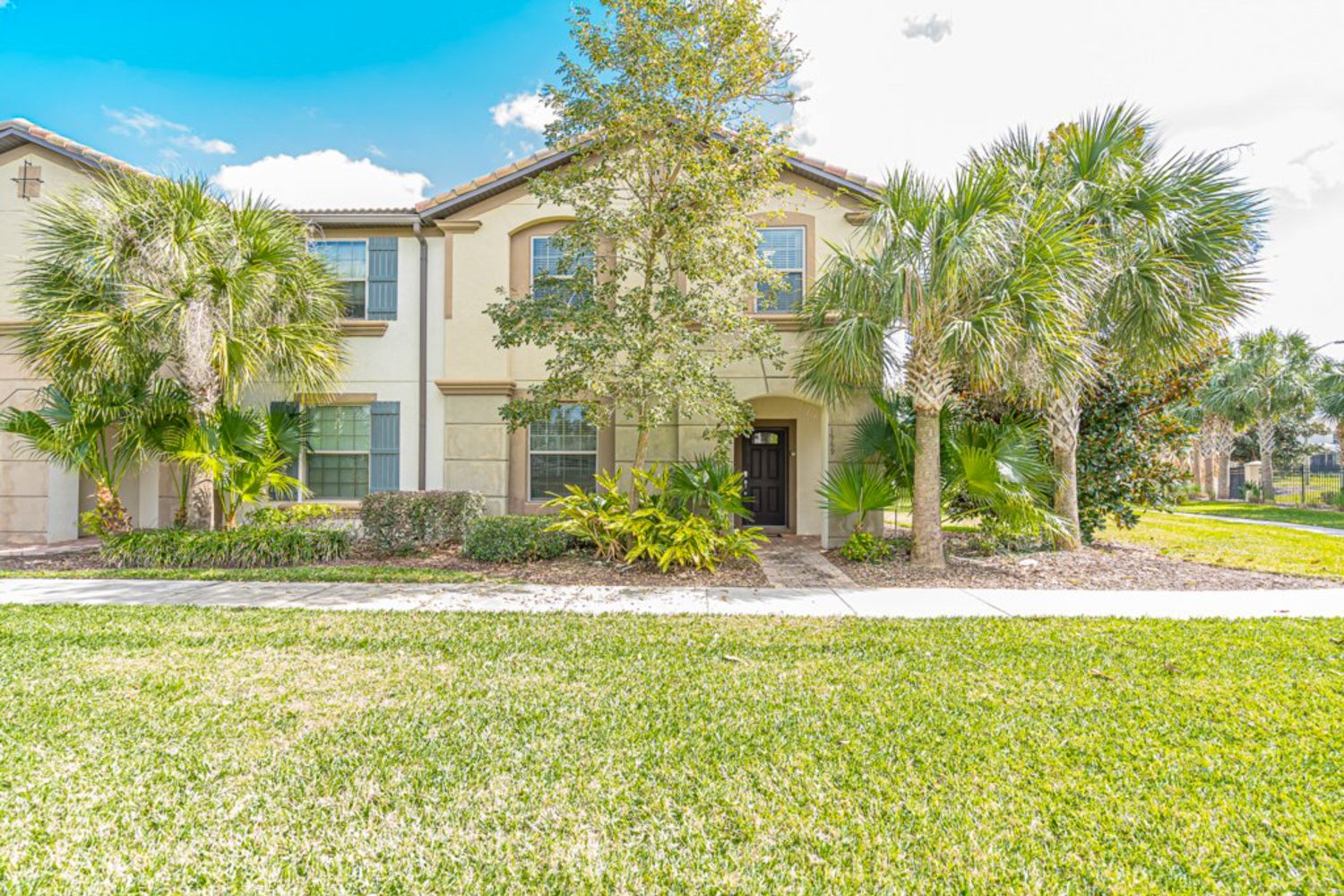 Villa Solstice Westside Orlando: 5-Bedroom Luxury Villa Rental in Four Corners with Heated Po
