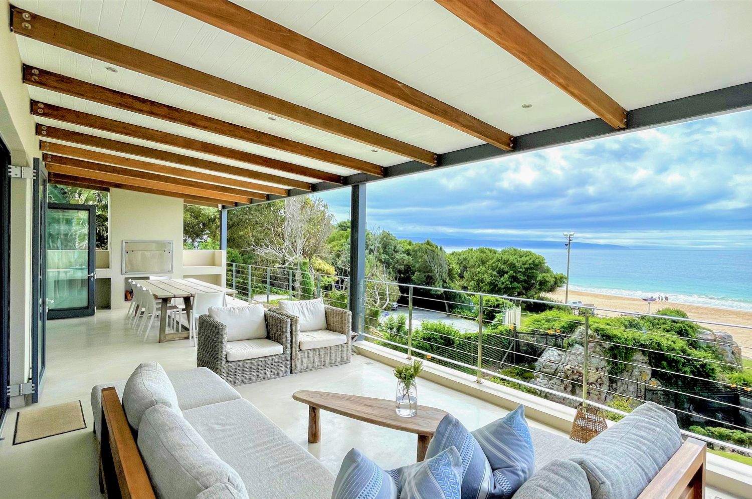 Villa Sterlig Waterkloof Pretoria: 4-Bedroom Modern Apartment with Spa and Ocean Access in Plet