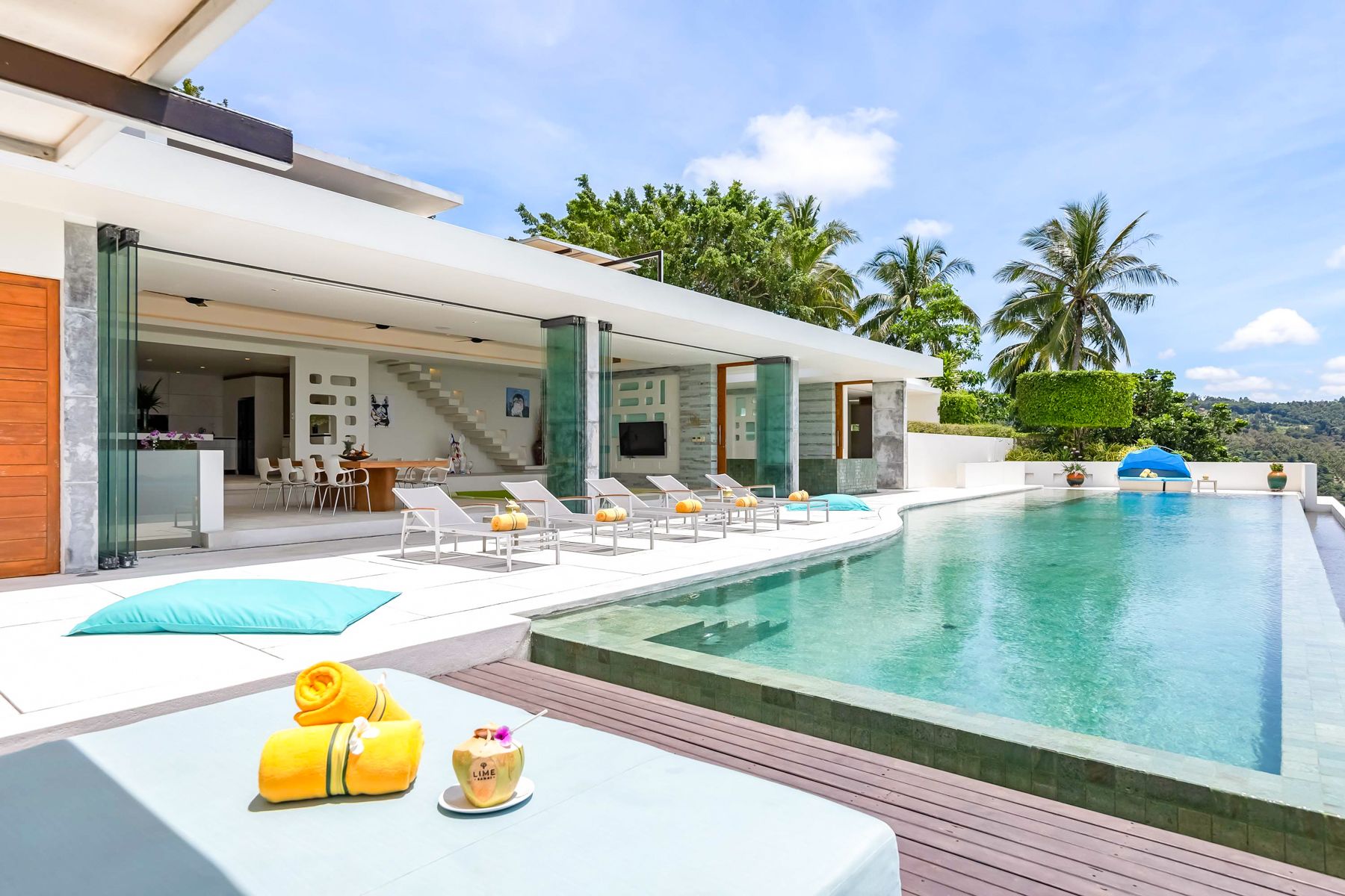 Villa Thongchan Bophut Samui: 10-Bedroom Hillside Retreat with Dual Infinity Pools in Koh