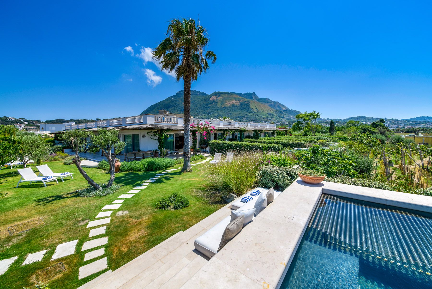 Villa Tramonto Citara Forio: 5-Bedroom Dual Villa with Heated Infinity Pool and Spa on Is