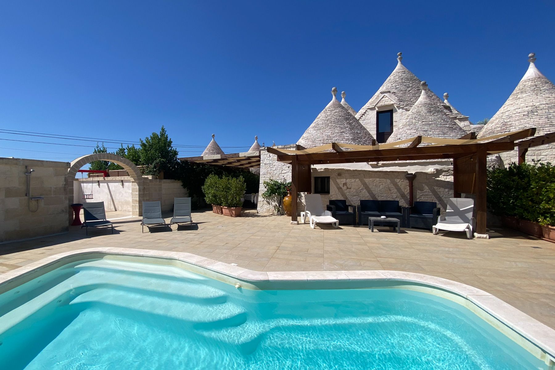 Villa Ulivo Lama Martina: 5-Bedroom Restored Trulli with Spa amid Olive Groves in Pugl