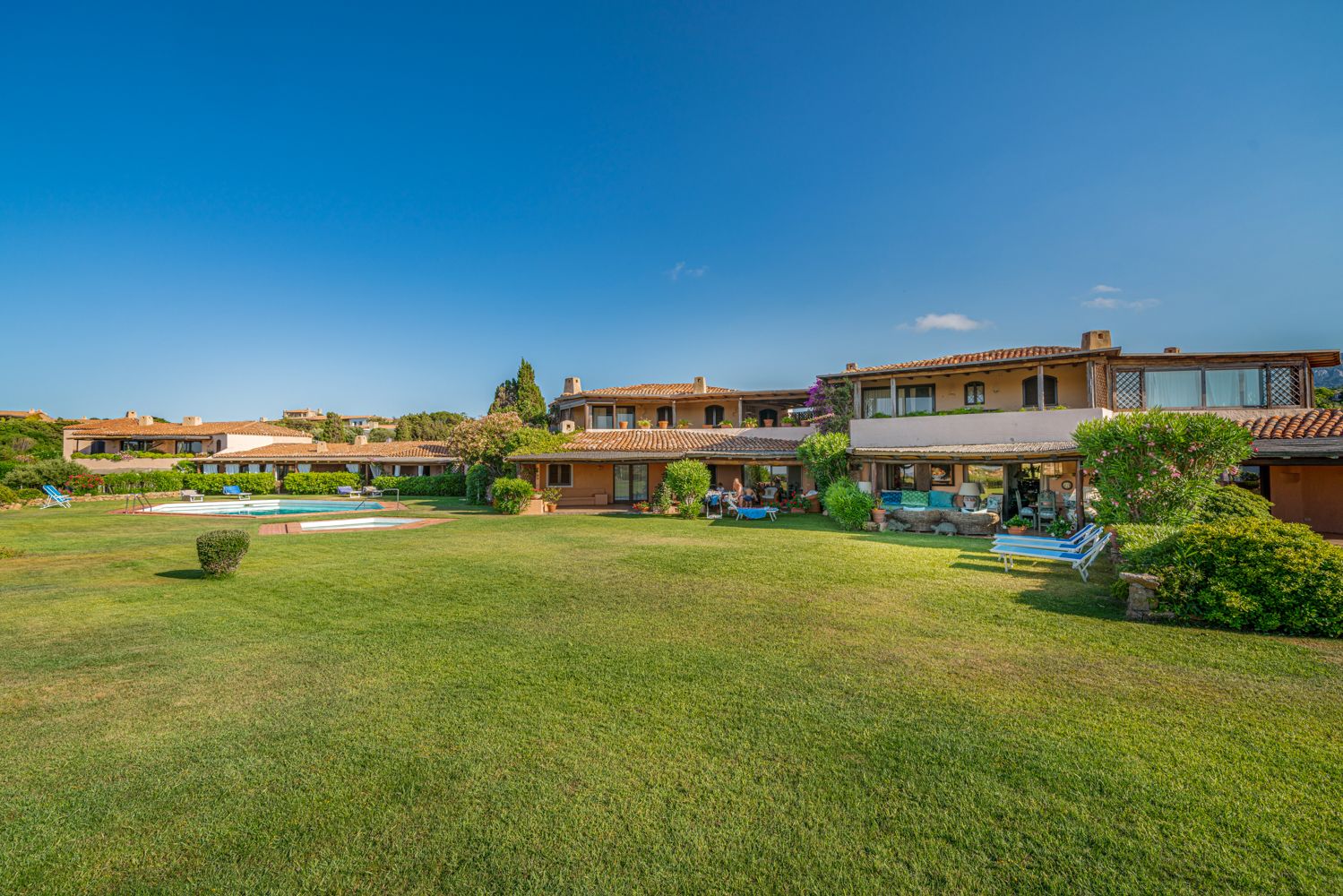Villa Zaffiro Cannigione Arzachena: 4-Bedroom Sea View Townhouse with Hot Tub and Spa Near Porto