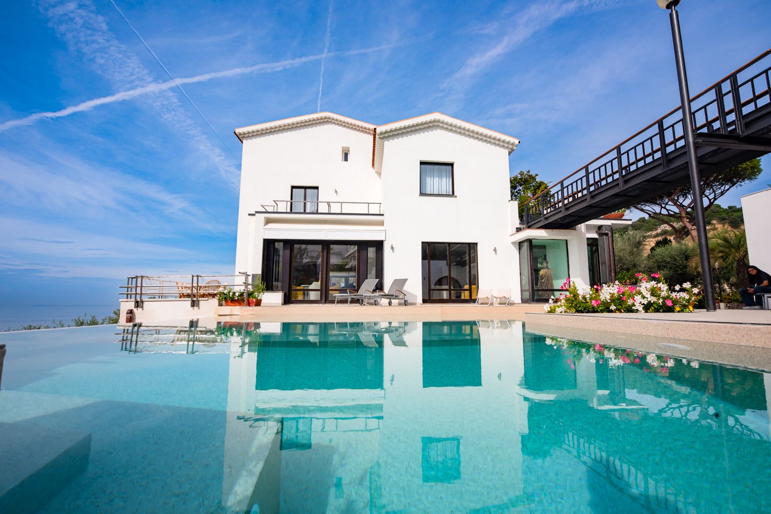 Villa Zaffiro Termini Sorrento: 6-Bedroom Villa with Infinity Pool, Hot Tub & Sea Views in M