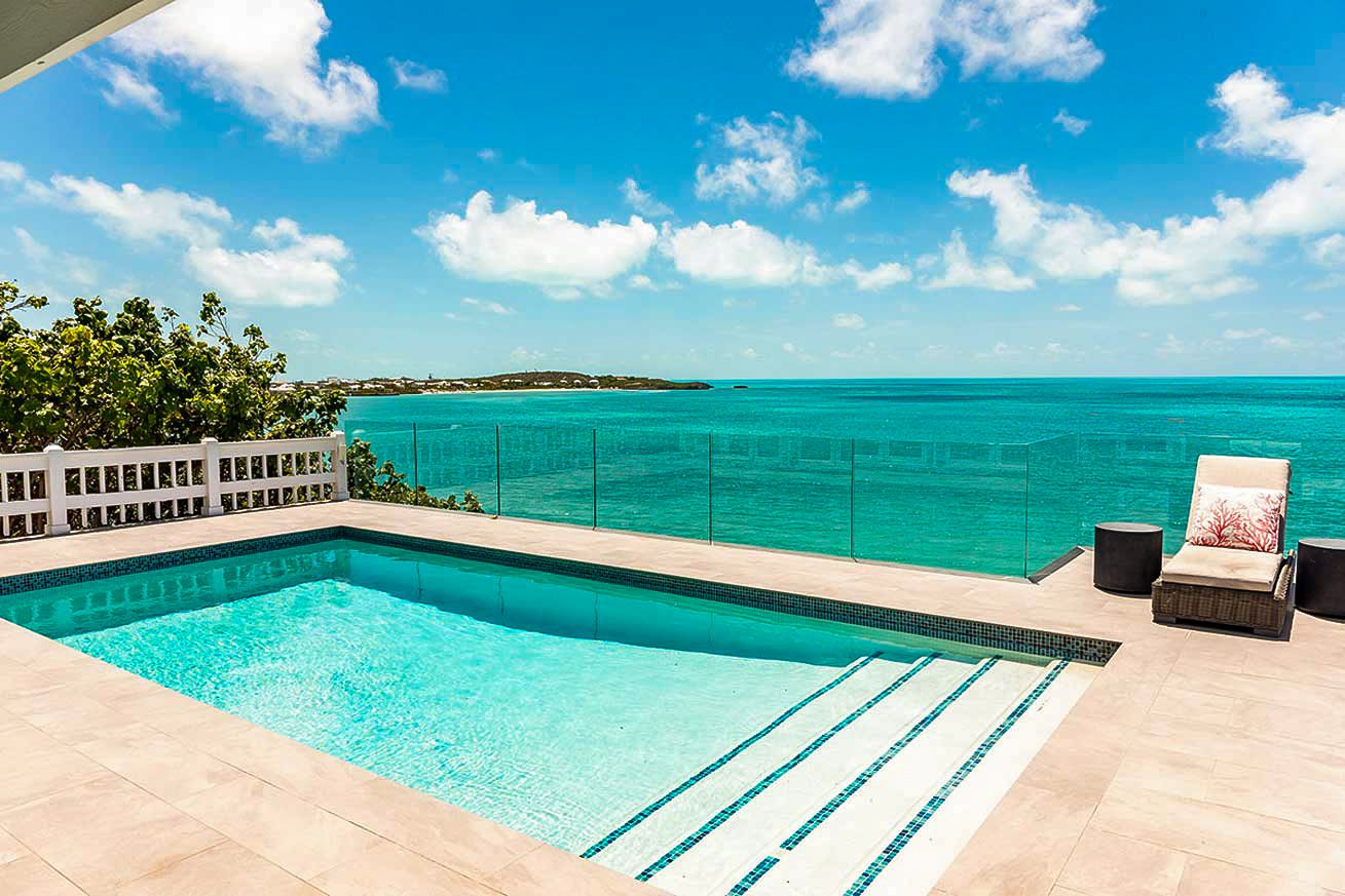 Villa Zafiro Shoal Bay: 5-Bedroom Oceanfront Villa with Spa & Turquoise Views in the