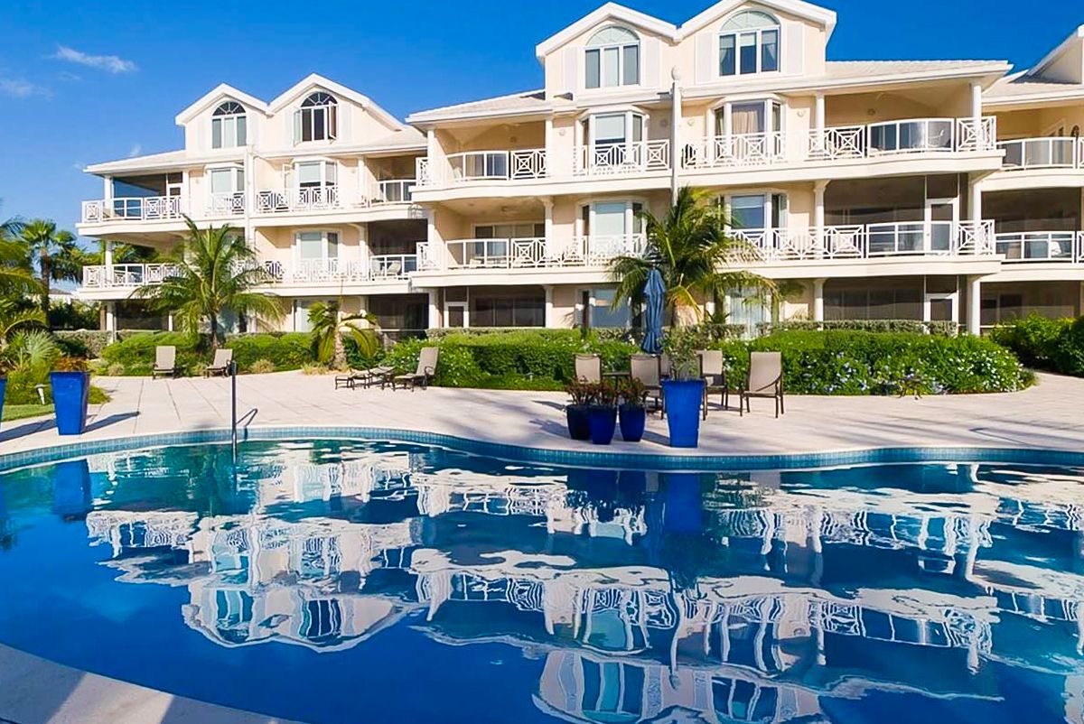 Villa Zéphyr Leeward Providenciales: 2-Bedroom Beachfront Luxury Apartment Rental Grace Bay with