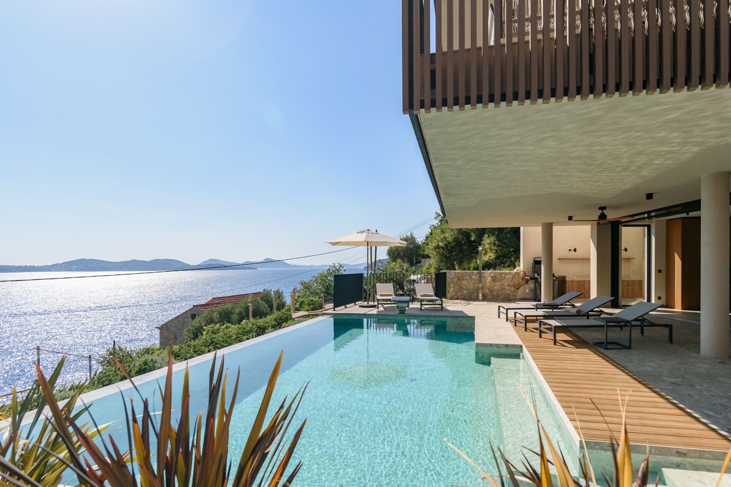 Villa Zlaćani Dračevac Zaton: 5-Bedroom Seaview Villa with Heated Pool and Spa near Dubrov