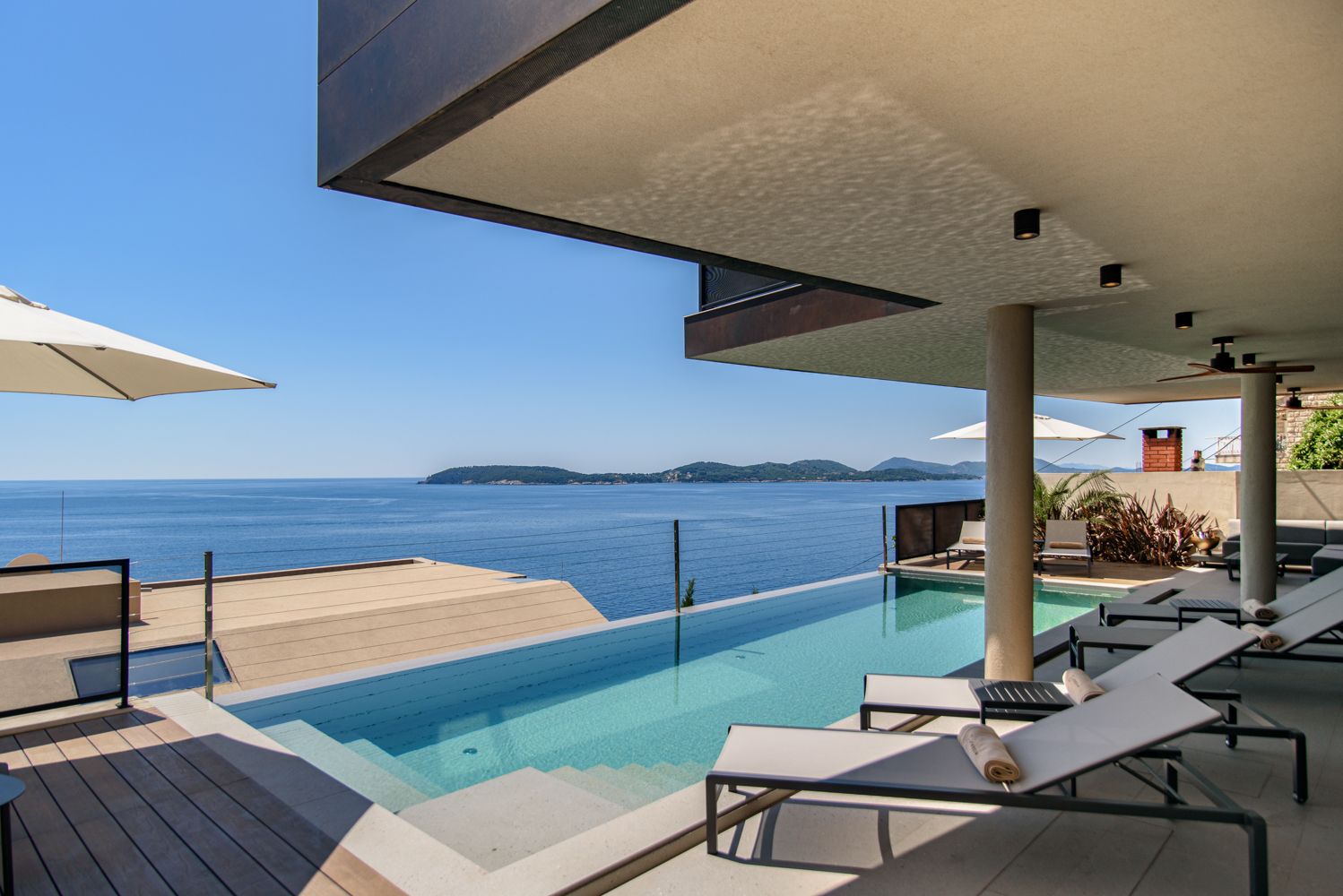 Villa Zlatna Dražanica Zaton: 4-Bedroom Sea View Villa with Heated Pool and Spa Near Dubro