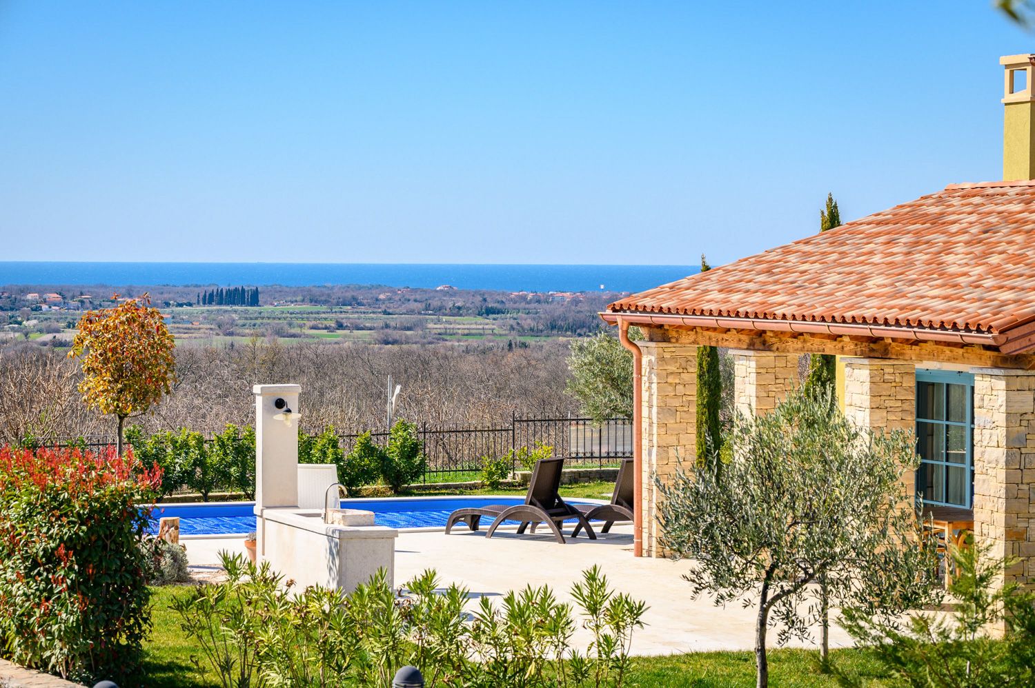 Villa Zlatna Savudrija Umag: 3-Bedroom Countryside Retreat with Sea Views and Spa in Umag