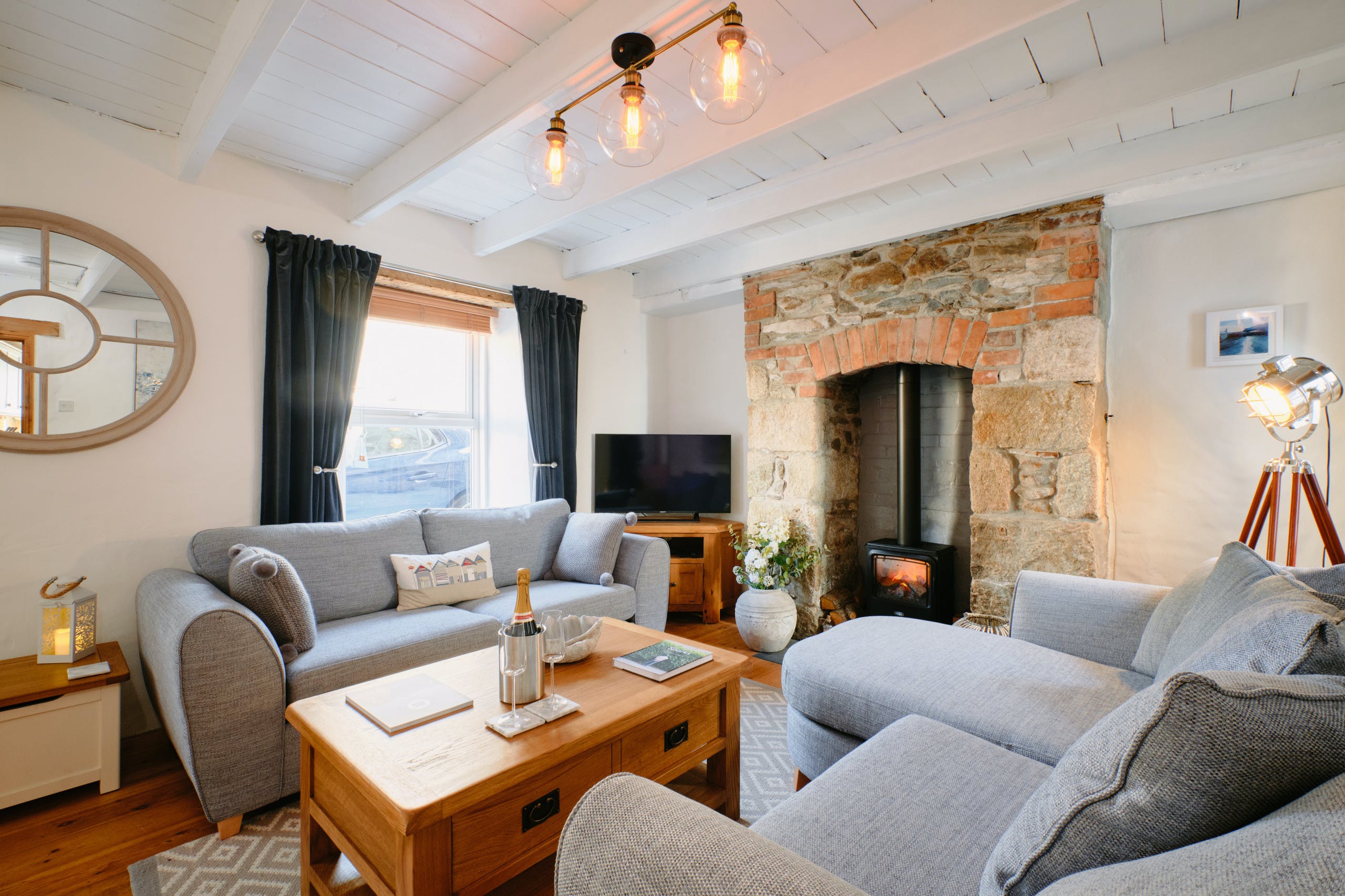 Apartment Helm Frael Porthleven: Luxury 3-Bedroom Apartment with Sea Views and Private Parking in Porthleven Cornwall