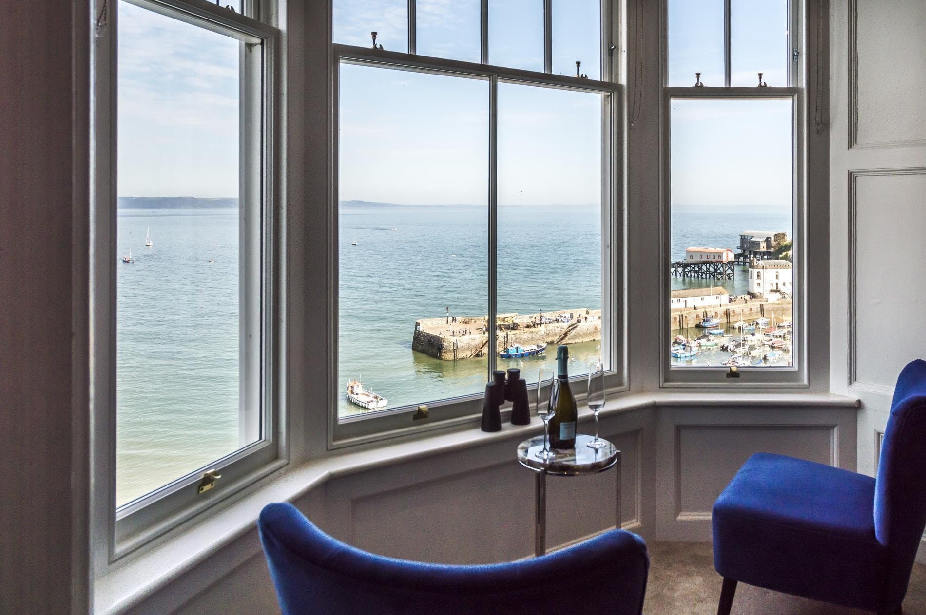 Apartment Helm Fraile Tenby: Stylish 2-Bedroom Apartment with Sea Views and Spa Facilities, Tenby