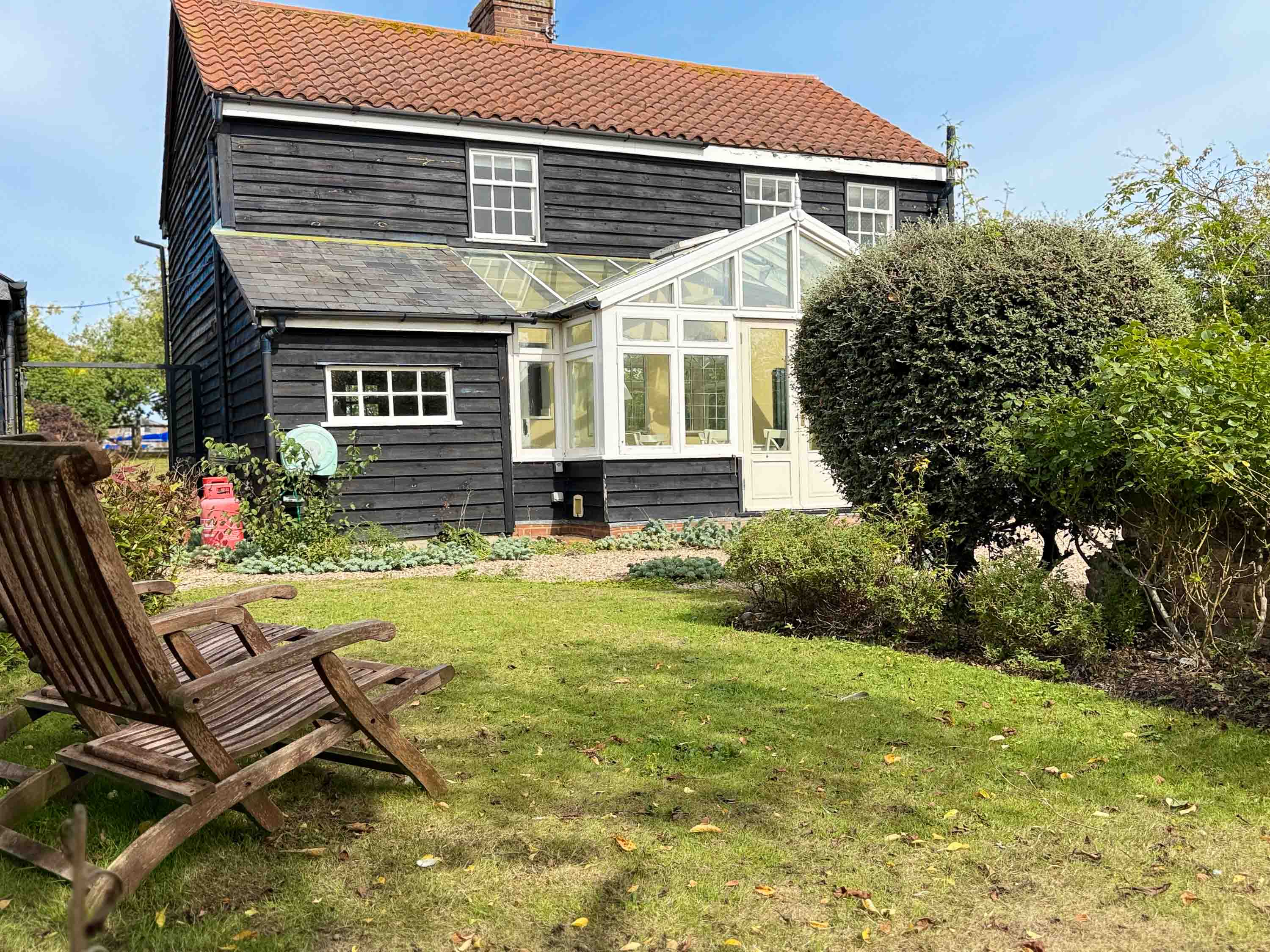 Apartment Helm Frairs Essex: Charming 3-Bedroom Apartment with Sea Views and Private Parking in Essex