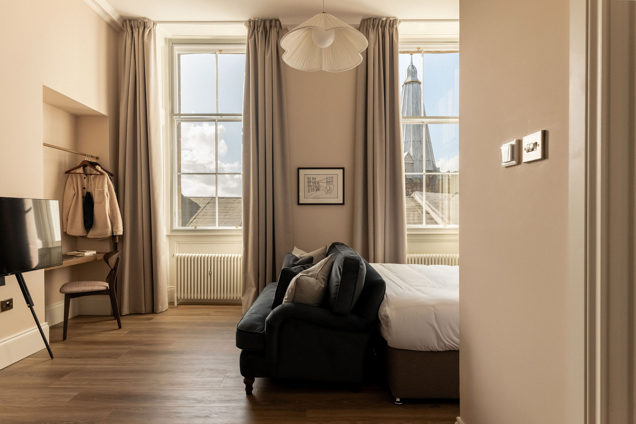 Apartment Helm Fraoch Canongate Edinburgh: Luxury 1-Bedroom Apartment with Spa and Private Parking in Edinburgh Old Town