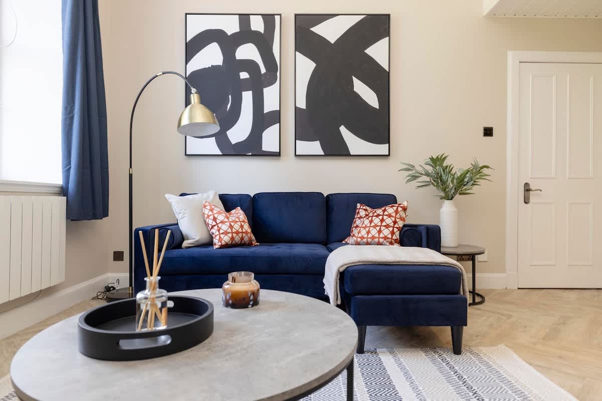 Apartment Helm Fraoch Grassmarket Edinburgh: Castle View Apartment with Spa and Private Parking, Edinburgh Old Town