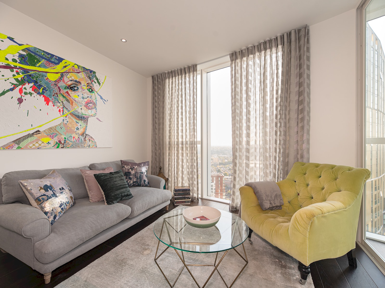 Apartment Helm Hawker Vauxhall: Luxury 2-Bedroom Apartment with Spa and Gym in Vauxhall, London