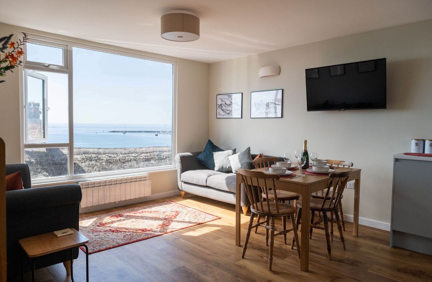 Apartment Helm Hawkesbury Lyme Regis: Charming 2-Bedroom Apartment with Seaview and Beach Access, Lyme Regis