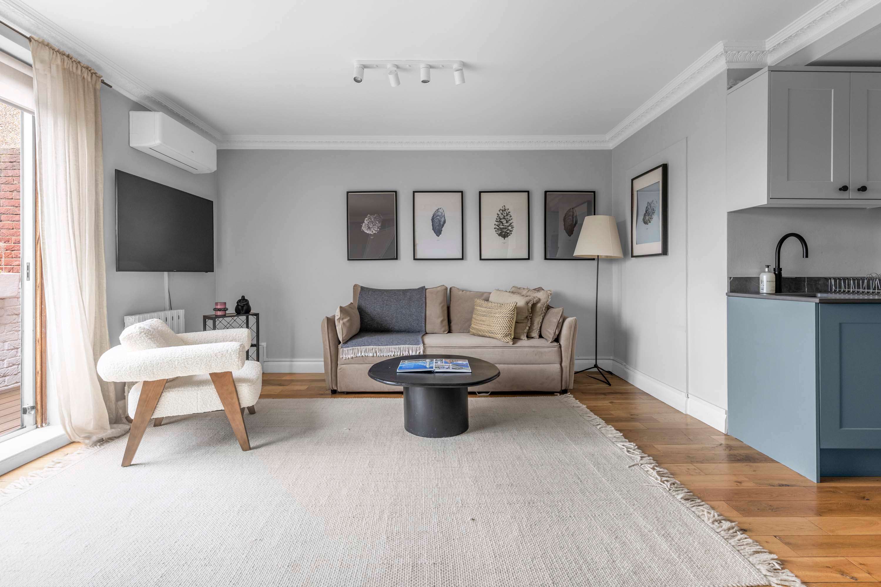 Apartment Helm Hawkridge Earls Court: Luxury 1-Bedroom Apartment with Spa and Private Parking, Earls Court London
