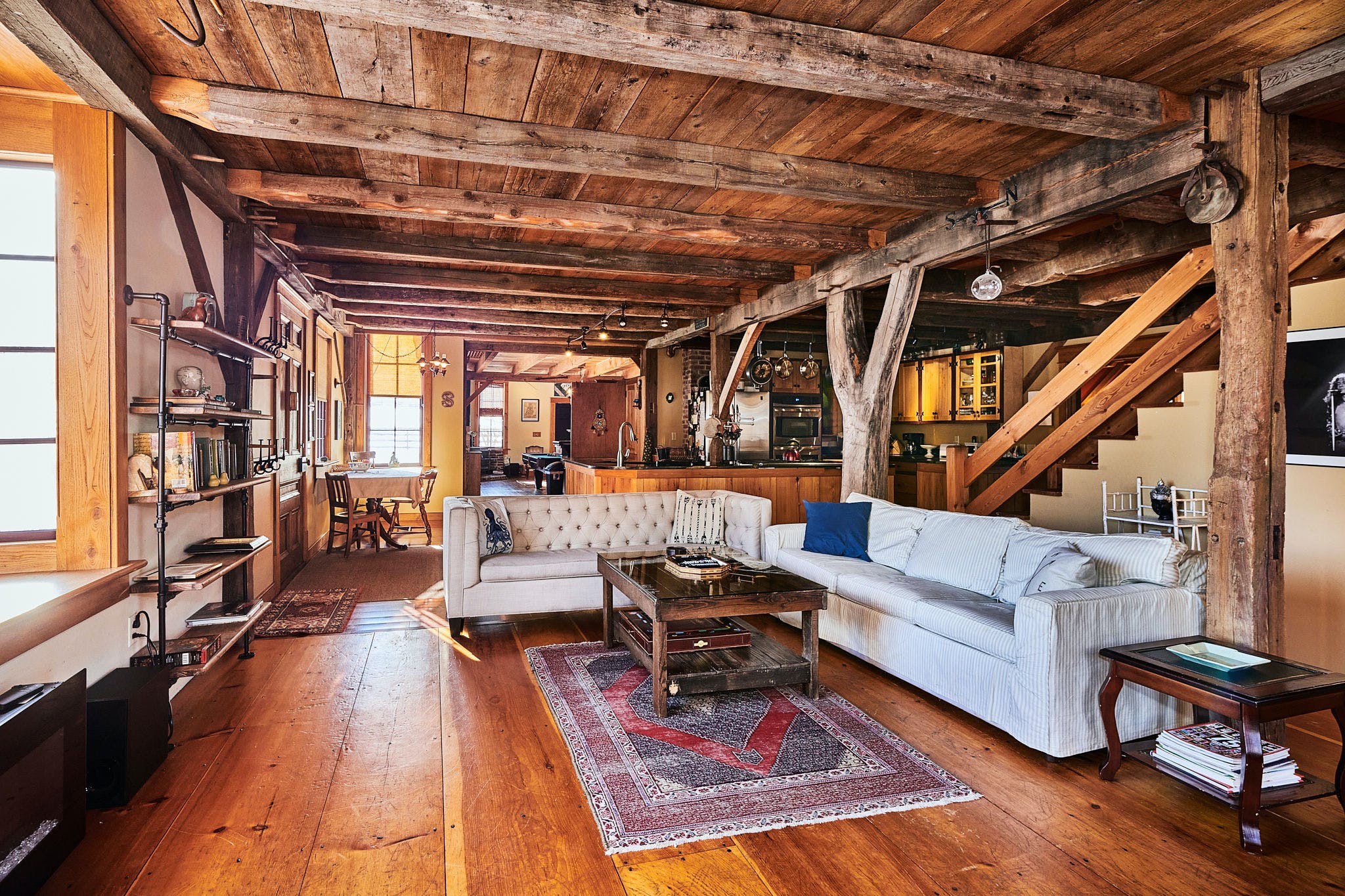 Apartment Helm Hawley Stockbridge: Spacious 5-Bedroom Ski Chalet Rental with Air-Con and Family-Friendly Features in Berkshire County
