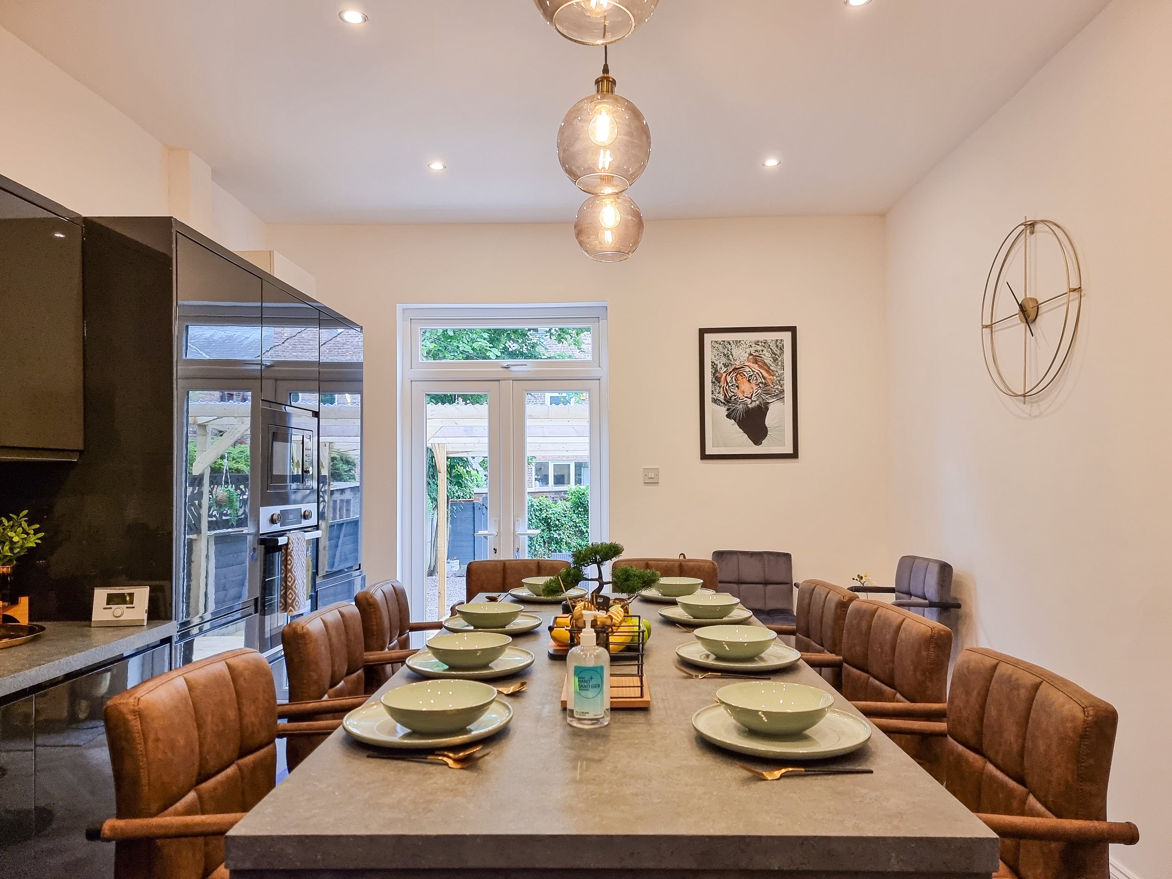 Apartment Helm Hawthorn Withington: Spacious 5-Bedroom Apartment with Spa and Private Parking, Manchester