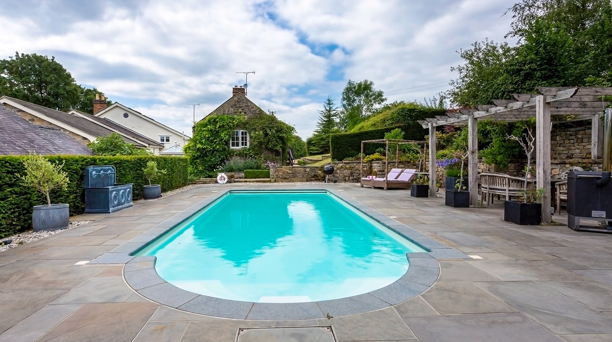 Apartment Helm Heather Ashbourne: Luxury 2-Bedroom Apartment with Private Pool and Parking, Derbyshire