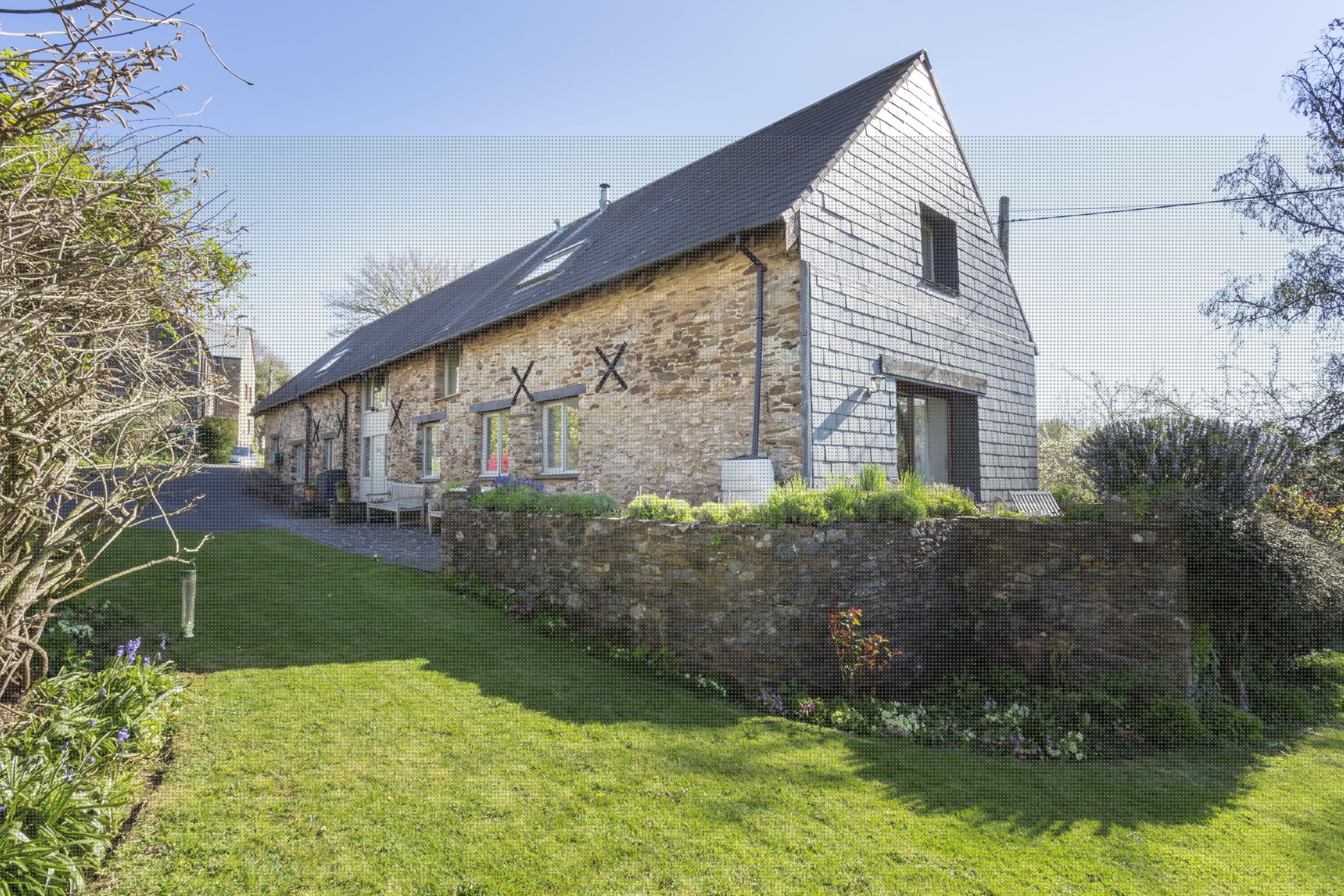 Apartment Helm Heather Dittisham Dartmouth: Luxury 4-Bedroom Apartment with Garden and Countryside Views, Dartmouth